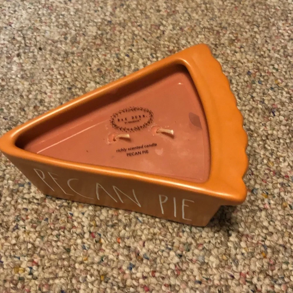 🎉 HP 🎉 🆕 Rae Dunn PECAN PIE 2 Wick Scented Pie Candle - Picture 5 of 9